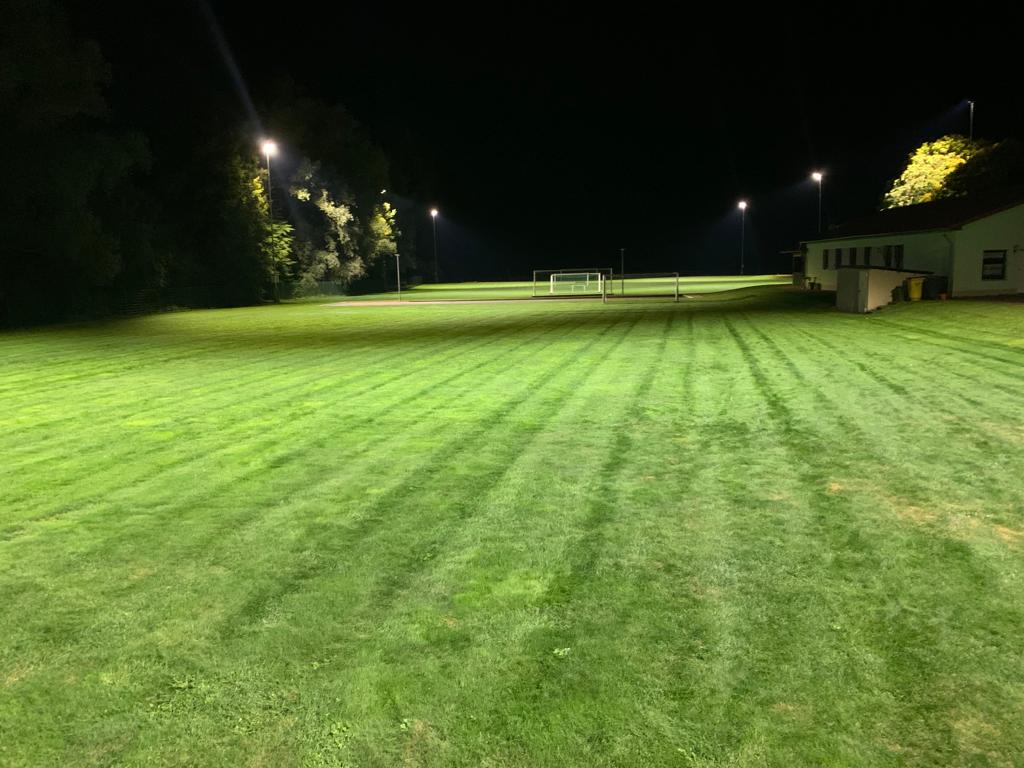 Sportplatz beleuchtet1